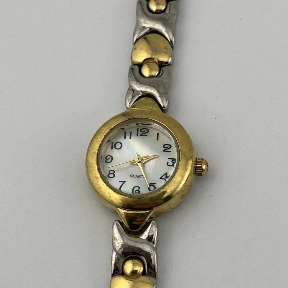 Avon Watch Women 22mm‎ Case Two Tone Heart 6.5